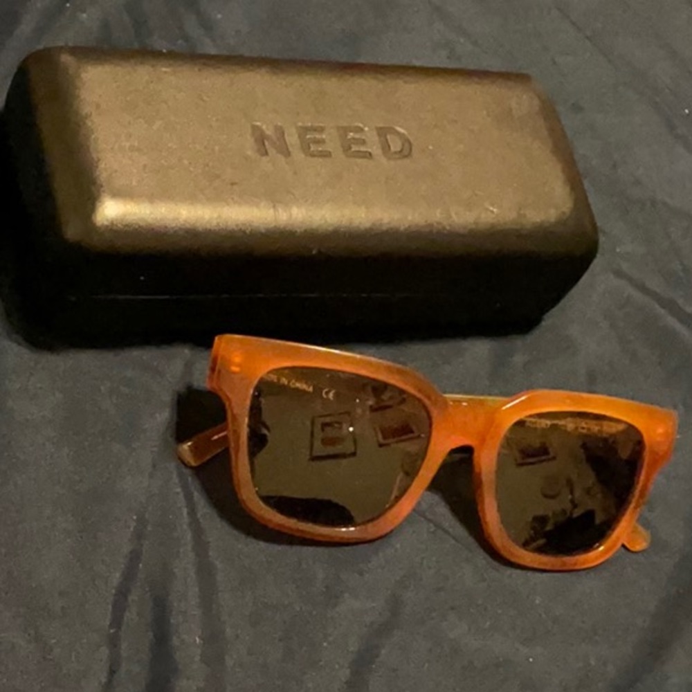 Need supply sunglasses EUC!
